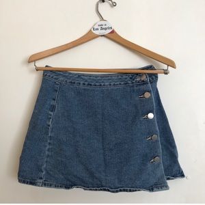 high waisted denim skirt with buttons!